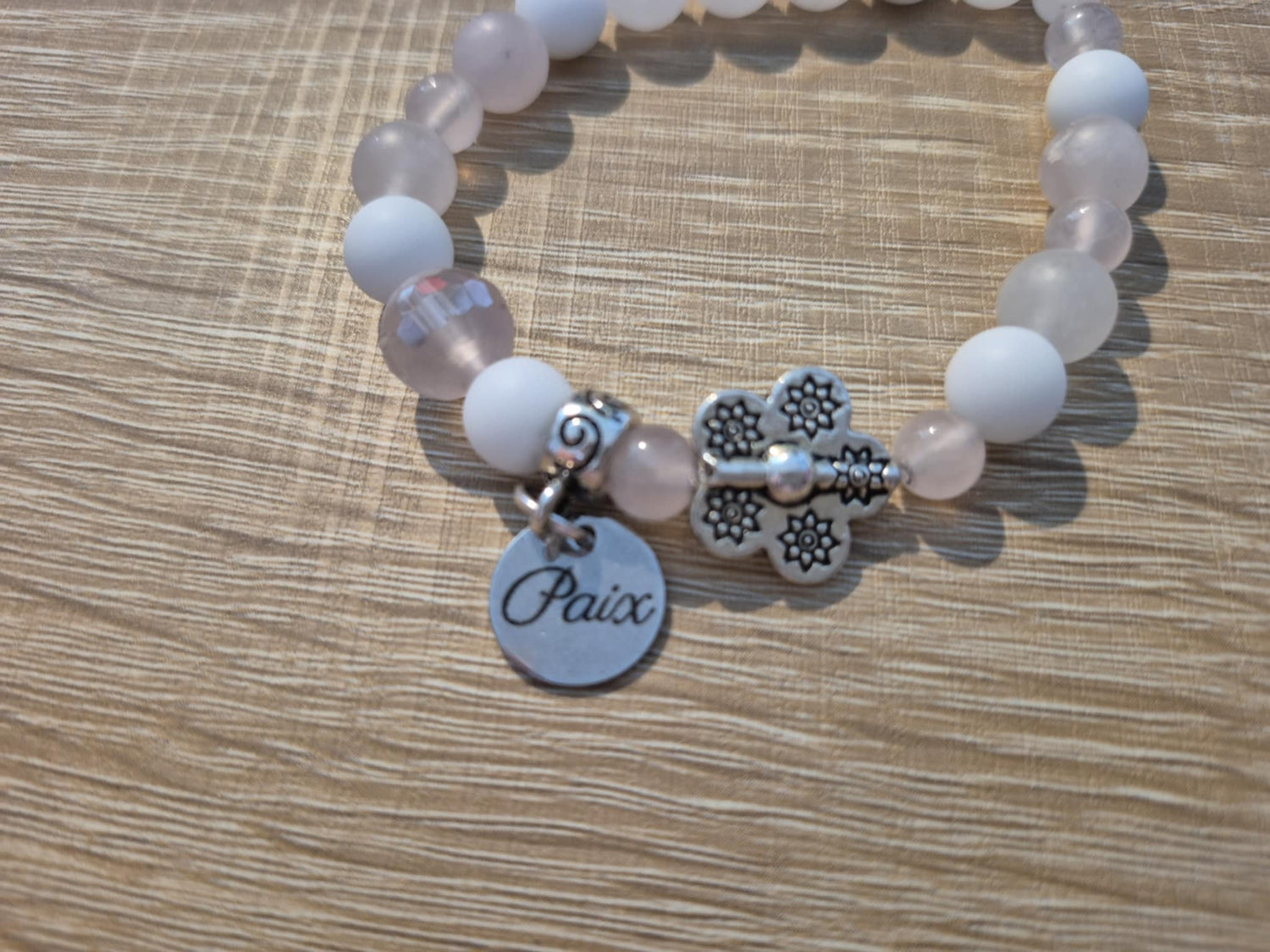 Collection Bracelets & Bienfaits - Ils permettent d'accéder à un monde d'énergies positives, de protection et de bien-être.